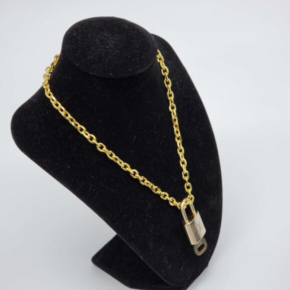 100% Auth Louis Vuitton Lock & Key with Unbranded Gold Plated Chain Necklace - Picture 6 of 8